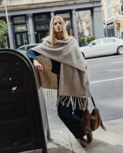 PONCHO DOWNTOWN WALK · BEIGE -[品牌] Ventas THE-ARE 064A9455