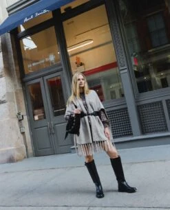 PONCHO DOWNTOWN WALK · BEIGE -[品牌] Ventas THE-ARE 064A9782