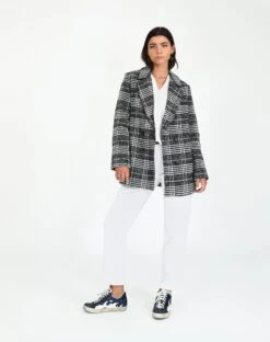 ABRIGO AMERICANA · BLANCO Y NEGRO -[品牌] Ventas THE-ARE abrigo americana cuadros blanco negro solapa mujer the are eci img 4