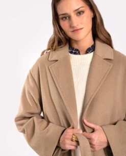 ABRIGO MIDTOWN · CAMEL -[品牌] Ventas THE-ARE abrigo camel largo oversized cinturon solapa mujer the are eci img 4 1