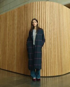 ABRIGO REUNITED · AZUL Y FUCSIA -[品牌] Ventas THE-ARE abrigo cuadros azul fucsia oversized recto solapa mujer the are 3