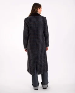 ABRIGO WALK ON BY · CUADROS -[品牌] Ventas THE-ARE abrigo largo cuadros mujer solapa terciopelo marron mujer the are eci img 3 scaled