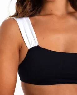 BIKINI MAHÓN · BLANCO Y NEGRO -[品牌] Ventas THE-ARE bikini asimetrico bandeau blanco y negro braguita basilena the are eci img 6 14afcf34 10b3 42d8 b321 6739837f6aa5