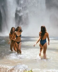 BAÑADOR CAPRI · AZUL MARINO -[品牌] Ventas THE-ARE bikini top triangulo azul marino crochet brillo tirantes mujer the are 4