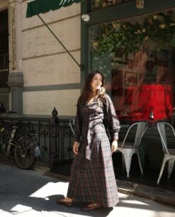 BLUSA TALK LATER · CUADROS TARTÁN -[品牌] Ventas THE-ARE blusa azul cuadros escote pico cuello plisado cinturon mujer the are 4