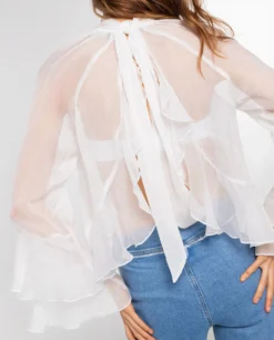 BLUSA ROMANCE CLUB · BLANCO -[品牌] Ventas THE-ARE blusa blanca cuello alto espalda abierta volantes mujer the are eci img 3 scaled