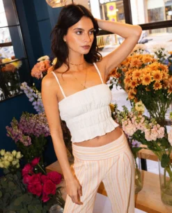 BLUSA SAND DUNE · CRUDO -[品牌] Ventas THE-ARE blusa blanca cuerpo engomado tirantes crop mujer the are 2 scaled