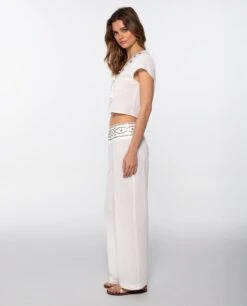 BLUSA ESSENCE · BLANCO -[品牌] Ventas THE-ARE blusa blanca lino tachuelas conjunto elegante fiesta mujer the are 11