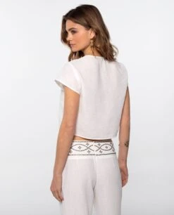 BLUSA ESSENCE · BLANCO -[品牌] Ventas THE-ARE blusa blanca lino tachuelas conjunto elegante fiesta mujer the are eci img 2
