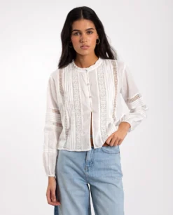 BLUSA CHASING MOMENTS · BLANCO -[品牌] Ventas THE-ARE blusa blanca manga larga algodon canesu mujer the are 11 scaled