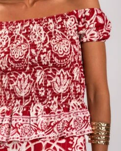 BLUSA SUNKISSED DAYS · ESTAMPADO -[品牌] Ventas THE-ARE blusa estampada roja nido de abeja mujer the are eci img 3