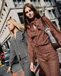 BLUSA FIRST COFFEE · CUADROS -[品牌] Ventas THE-ARE blusa estampado cuadros volantes mangas conjunto mujer the are 1