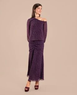 BLUSA ADÈLE · ESTAMPADO -[品牌] Ventas THE-ARE blusa estampado morado escote asimetrico hombros manga larga conjunto invitada mujer the are img 1