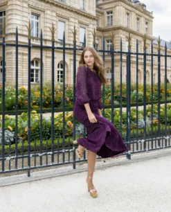 Primera página -[品牌] Ventas THE-ARE blusa estampado morado escote asimetrico hombros manga larga conjunto invitada mujer the are img 6 90951fb6 c1a3 4e43 9404 ed9da638efb0 scaled