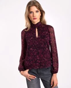 BLUSA WHISPER CHARM · ESTAMPADO -[品牌] Ventas THE-ARE blusa estampado rojo morado lurex fiesta mujer the are eci img 1