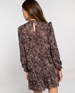 BLUSA FRESH START · ESTAMPADO -[品牌] Ventas THE-ARE blusa marron estampada volantes nido de abeja conjunto mujer the are eci img 2