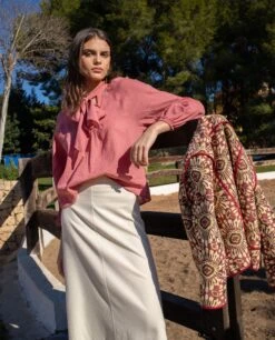 BLUSA SWEET ESCAPE · BLUSH -[品牌] Ventas THE-ARE blusa rosa romantica fluida lazada cuello manga abullonada mujer the are 2