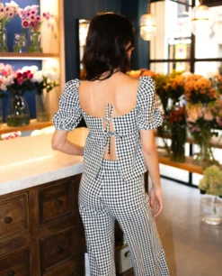 BLUSA SUNSET LOVER · BLANCO Y NEGRO -[品牌] Ventas THE-ARE blusa vichy blanco negro manga corta lazadas espalda conjunto mujer the are eci img 6 scaled