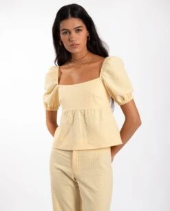 BLUSA SUNSET LOVER · AMARILLO -[品牌] Ventas THE-ARE blusas vichy amarilla manga corta lazadas espalda conjunto mujer the are 13