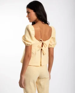 BLUSA SUNSET LOVER · AMARILLO -[品牌] Ventas THE-ARE blusas vichy amarilla manga corta lazadas espalda conjunto mujer the are 14 scaled