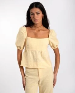 BLUSA SUNSET LOVER · AMARILLO -[品牌] Ventas THE-ARE blusas vichy amarilla manga corta lazadas espalda conjunto mujer the are eci img 1