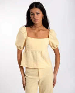 BLUSA SUNSET LOVER · AMARILLO -[品牌] Ventas THE-ARE blusas vichy amarilla manga corta lazadas espalda conjunto mujer the are eci img 1 scaled