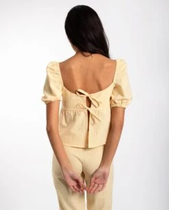 BLUSA SUNSET LOVER · AMARILLO -[品牌] Ventas THE-ARE blusas vichy amarilla manga corta lazadas espalda conjunto mujer the are eci img 2