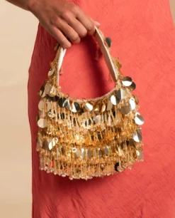 BOLSO WONDER · DORADO -[品牌] Ventas THE-ARE bolso dorado asa corta lentejuelas invitada mujer the are 3 scaled