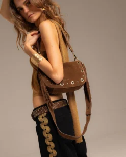 CINTURÓN ZOE · MARRÓN -[品牌] Ventas THE-ARE bolso dos asas piel ante marron flecos tachuelas doradas mujer the are 2 1 scaled