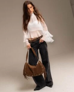 BLUSA ROMANCE CLUB · BLANCO -[品牌] Ventas THE-ARE bolso grande piel ante marron flecos tachuelas doradas mujer the are 4