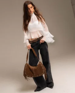 BLUSA ROMANCE CLUB · BLANCO -[品牌] Ventas THE-ARE bolso grande piel ante marron flecos tachuelas doradas mujer the are 4 scaled