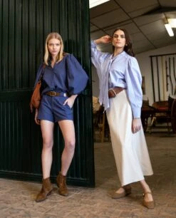 CAMISA SECRET SPOT · AZUL -[品牌] Ventas THE-ARE camisa azul algodon cuello alto manga abullonada conjunto mujer the are 9