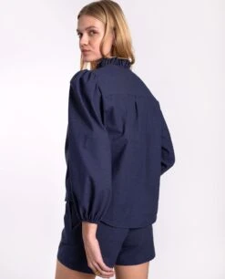 CAMISA SECRET SPOT · AZUL -[品牌] Ventas THE-ARE camisa azul algodon cuello alto manga abullonada conjunto mujer the are eci img 2