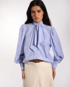 CAMISA TAKE OVER · AZUL -[品牌] Ventas THE-ARE camisa azul lazada cuello rayas diplomaticas manga abullonada mujer the are 1 311b1c1c d2fd 465b bde7 0d36b3d1d617