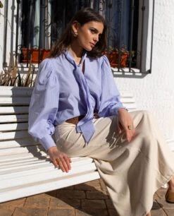 CAMISA TAKE OVER · AZUL -[品牌] Ventas THE-ARE camisa azul lazada cuello rayas diplomaticas manga abullonada mujer the are 3