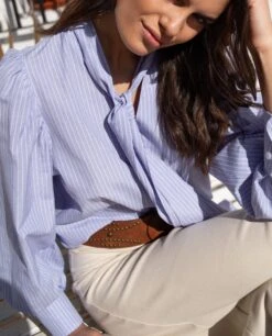 CAMISA TAKE OVER · AZUL -[品牌] Ventas THE-ARE camisa azul lazada cuello rayas diplomaticas manga abullonada mujer the are 4