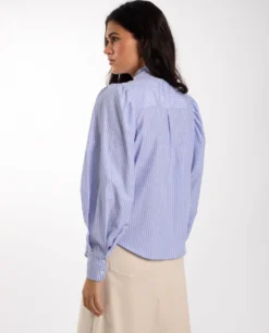 CAMISA TAKE OVER · AZUL -[品牌] Ventas THE-ARE camisa azul lazada cuello rayas diplomaticas manga abullonada mujer the are eci img 2 1b52f0b9 34a4 4267 9952 ca779b584f2d scaled