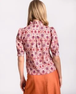 CAMISA GIRLS CREW · ESTAMPADO -[品牌] Ventas THE-ARE camisa manga 3 4 estampado floral cuello alto pliegues mujer the are eci img 2