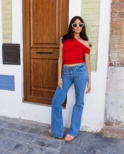 CAMISETA AMELIA · ROJO -[品牌] Ventas THE-ARE camiseta roja asimetrica hombro caido fruncido elastica mujer the are 2