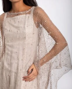 CAPA CROCHET ANNA · TOPO -[品牌] Ventas THE-ARE capa beige punto topo flecos asim trica mujer the are eci img 3