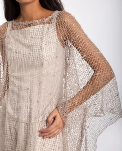 CAPA CROCHET ANNA · TOPO -[品牌] Ventas THE-ARE capa beige punto topo flecos asim trica mujer the are eci img 3 scaled