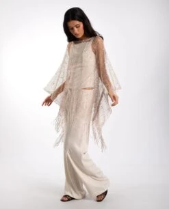 CAPA CROCHET ANNA · TOPO -[品牌] Ventas THE-ARE capa beige punto topo flecos asim trica mujer the are eci img 4