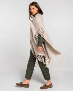 PONCHO DOWNTOWN WALK · BEIGE -[品牌] Ventas THE-ARE cardigan beige tricot flecos frente abierto mujer the are eci img 2 scaled