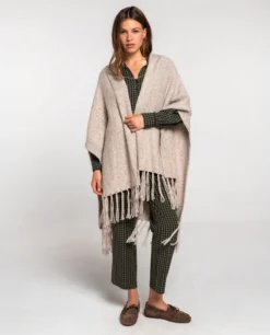 PONCHO DOWNTOWN WALK · BEIGE -[品牌] Ventas THE-ARE cardigan beige tricot flecos frente abierto mujer the are eci img 4 scaled