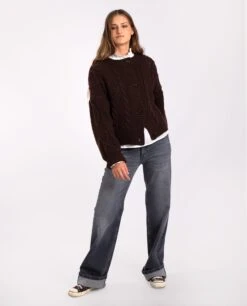 CÁRDIGAN COZY VALLEY · MARRÓN -[品牌] Ventas THE-ARE cardigan marron corto cierre botones oversize ochos mujer the are