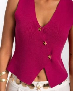 CHALECO MADE YOU LOOK · CEREZA -[品牌] Ventas THE-ARE chaleco asimetrico punto cereza botones estrella dorados mujer the are eci img 3