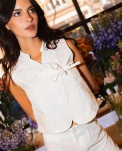 CHALECO SOFTLY YOURS · BEIGE -[品牌] Ventas THE-ARE chaleco blanco lazadas lino bordado mujer the are 1