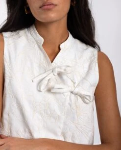 CHALECO SOFTLY YOURS · BEIGE -[品牌] Ventas THE-ARE chaleco blanco lazadas lino bordado mujer the are eci img 3