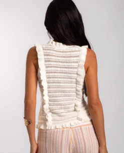 CHALECO ETERNAL WAVES · CRUDO -[品牌] Ventas THE-ARE chaleco calado blanco fruncidos mujer the are eci img 2 scaled