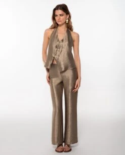 CHALECO ETHEREAL MUSE · DORADO -[品牌] Ventas THE-ARE chaleco dorado escote halter satinado conjunto elegante fiesta mujer the are eci img 4